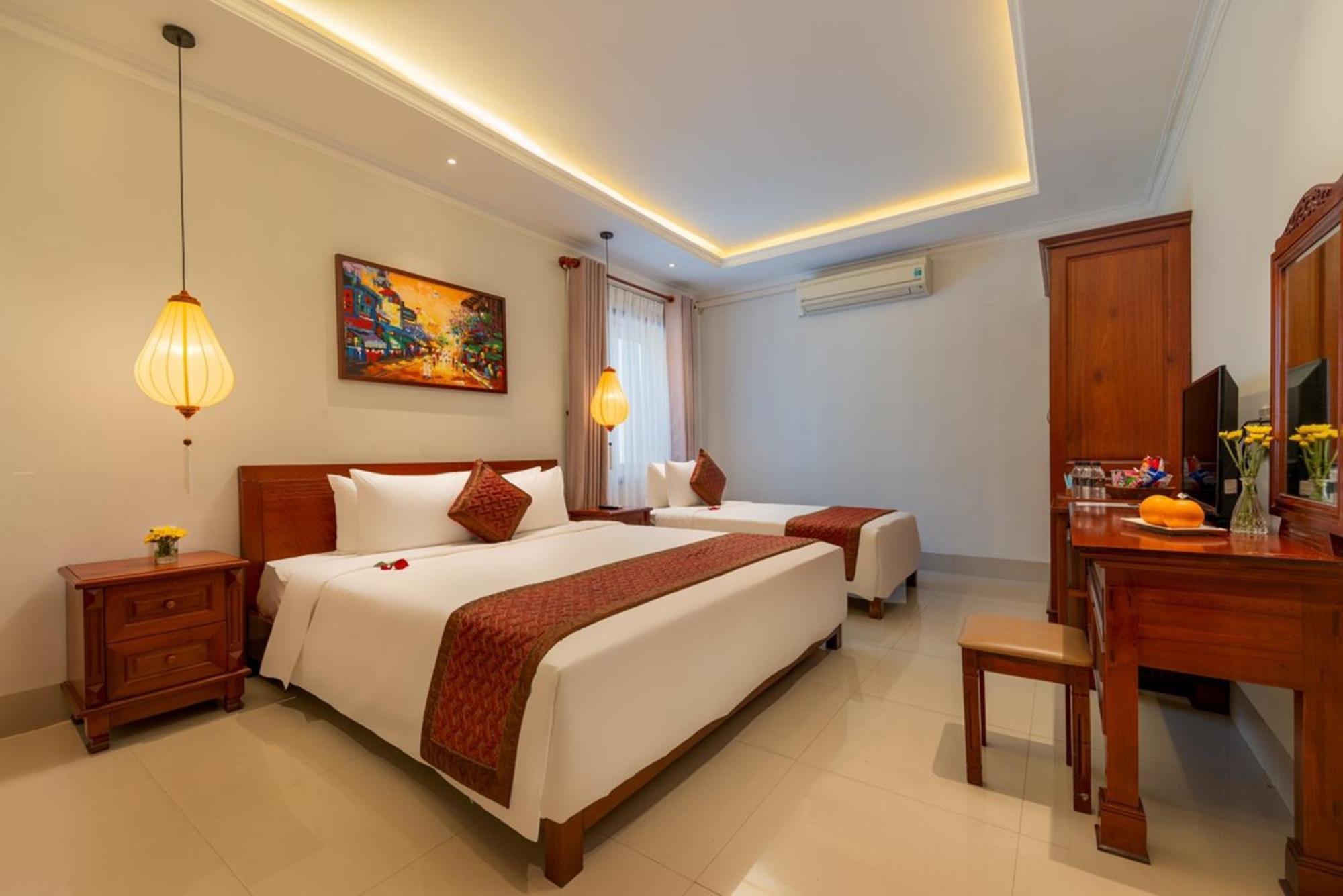 Deluxe Triple Room Window